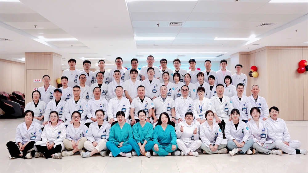 放射科合影_副本.jpg 放射科合影_副本.jpg