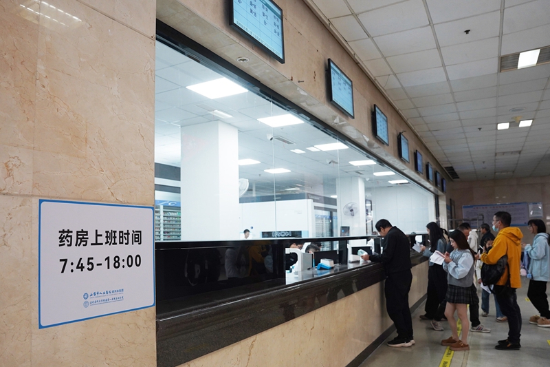 20251202 门诊药房搬家2.jpg 20251202 门诊药房搬家2.jpg