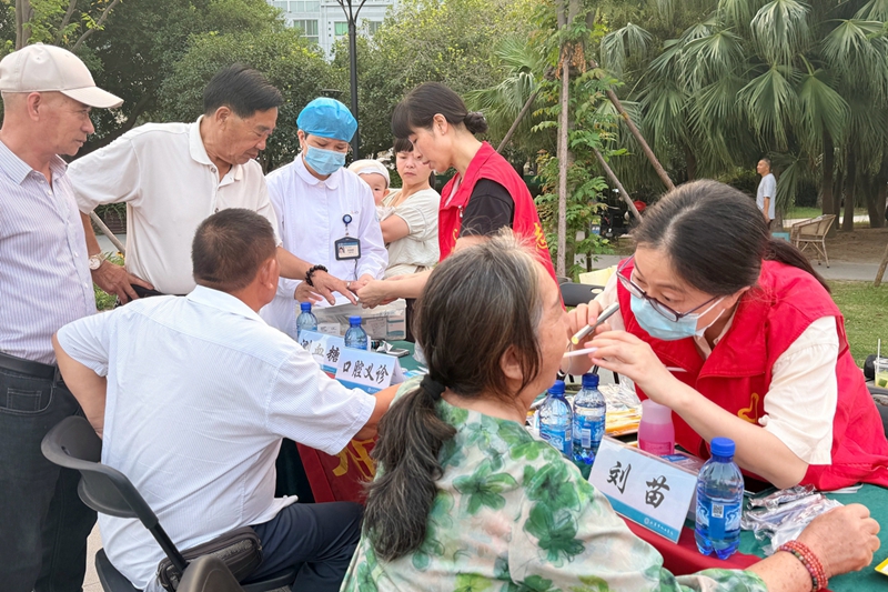 20260919 公园义诊01.jpg 20260919 公园义诊01.jpg