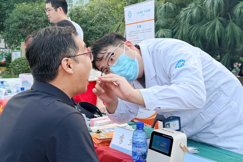 20260919 公园义诊09.jpg 20260919 公园义诊09.jpg