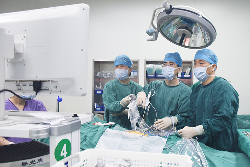 胸腔镜肺手术1.jpg