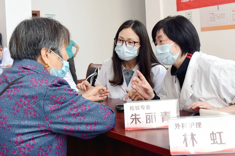 朱丽青+林虹.jpg 朱丽青+林虹.jpg