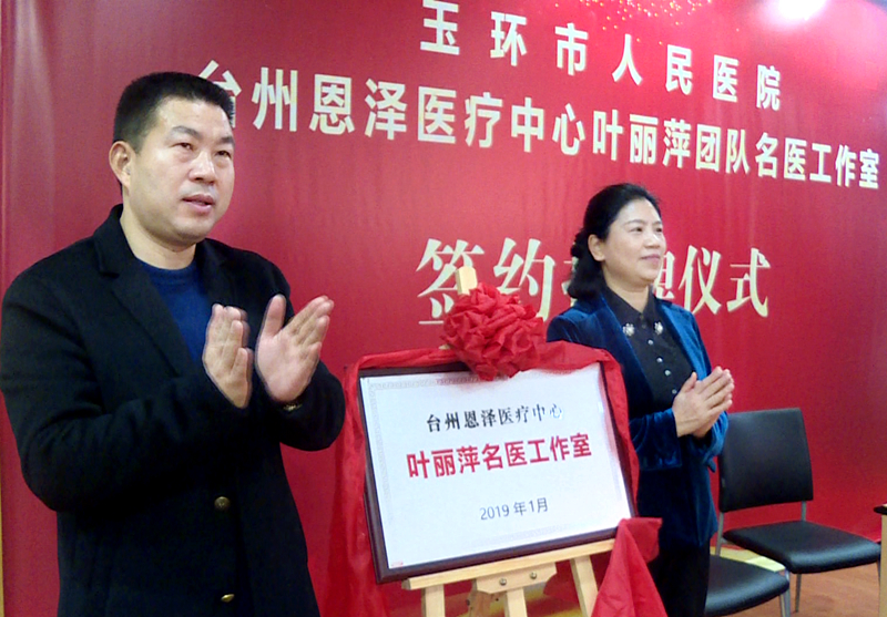 授牌_副本.jpg 授牌_副本.jpg