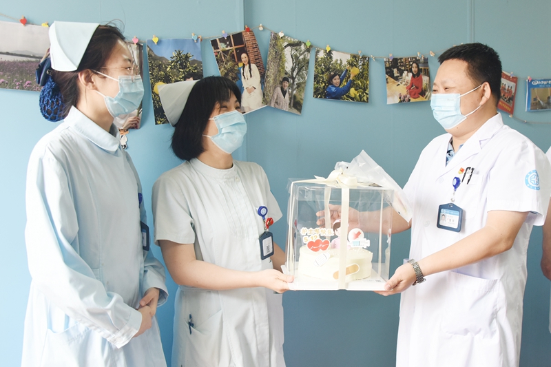 0512 护士节慰问03.jpg 0512 护士节慰问03.jpg