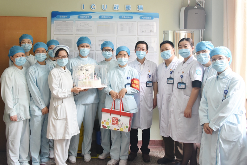 0512 护士节慰问01.jpg 0512 护士节慰问01.jpg