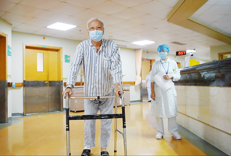 黄大爷下床行走_副本_副本.png 黄大爷下床行走_副本_副本.png