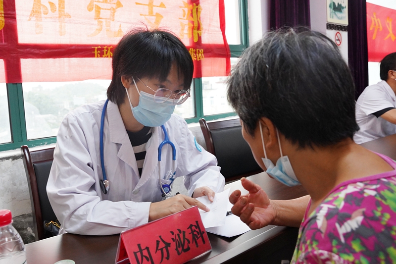 0912 家庭医生义诊双丰村13.jpg