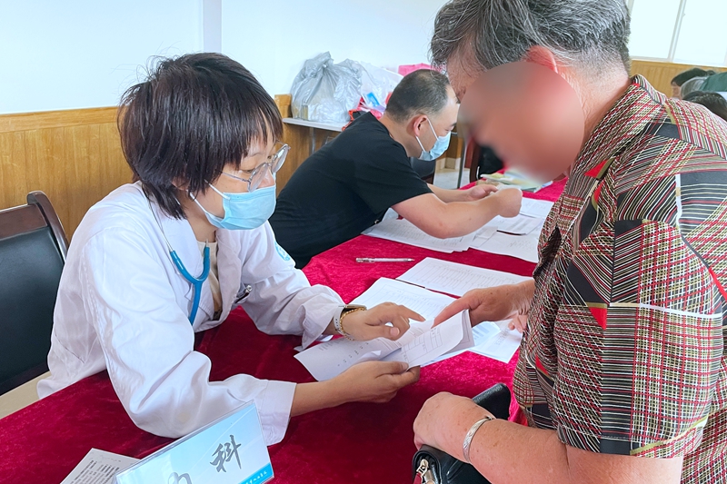 0701 七一活动 义诊5.jpg 0701 七一活动 义诊5.jpg