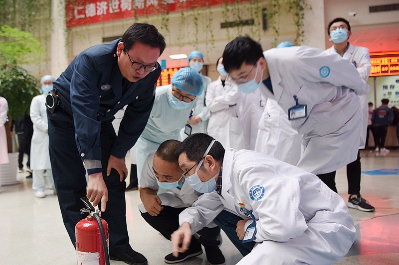 11.27 消防演练4.jpg 11.27 消防演练4.jpg