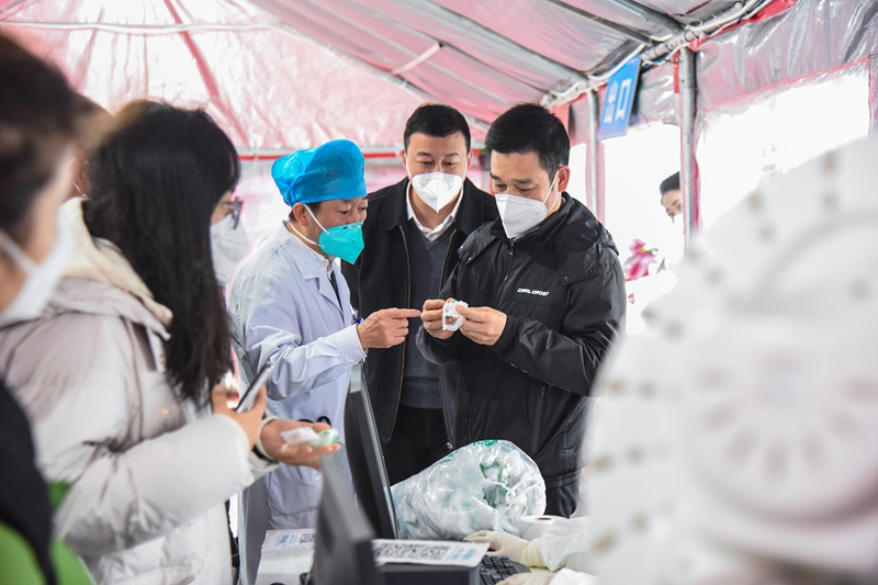 1226 市长慰问03.jpg