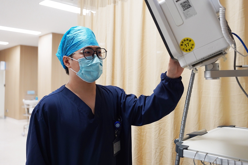 急诊科 黄鑫.jpg 急诊科 黄鑫.jpg