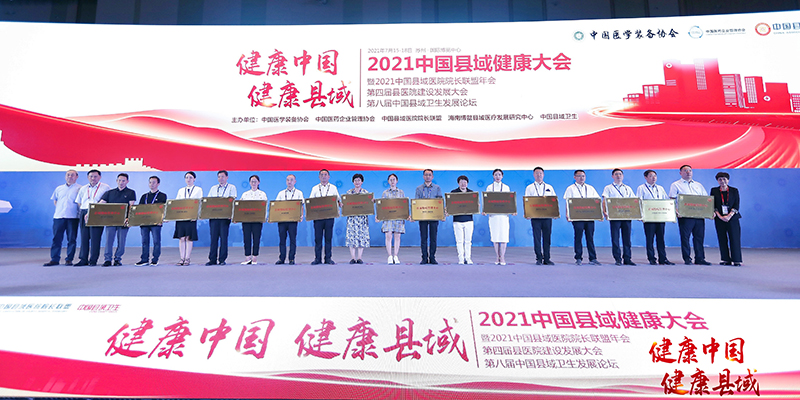 王院领奖照 1 1.jpg 王院领奖照 1 1.jpg