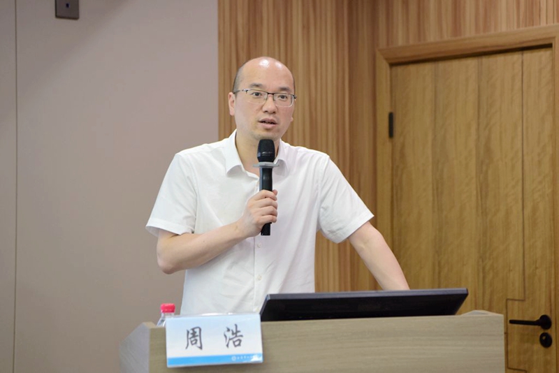 周浩.jpg 周浩.jpg