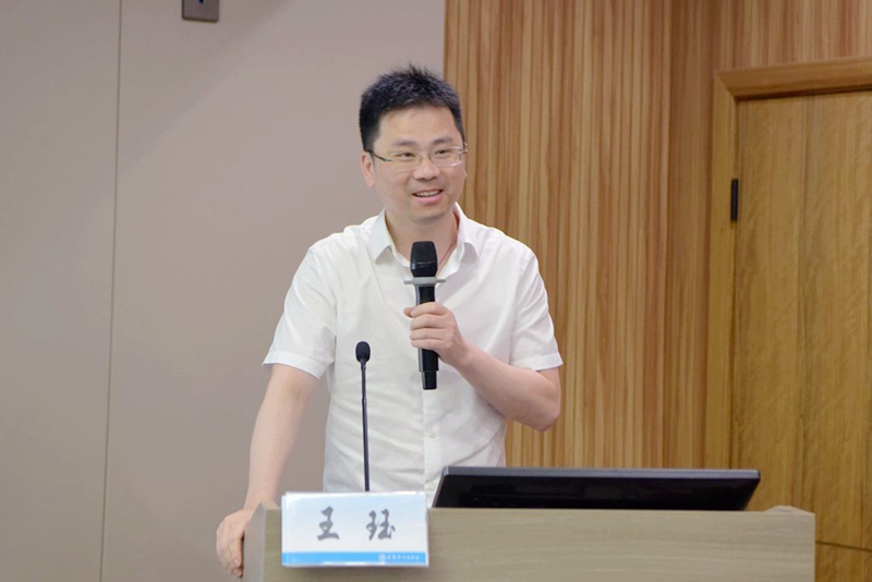 王珏.jpg 王珏.jpg