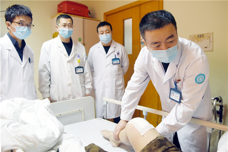 04 查房.jpg 04 查房.jpg