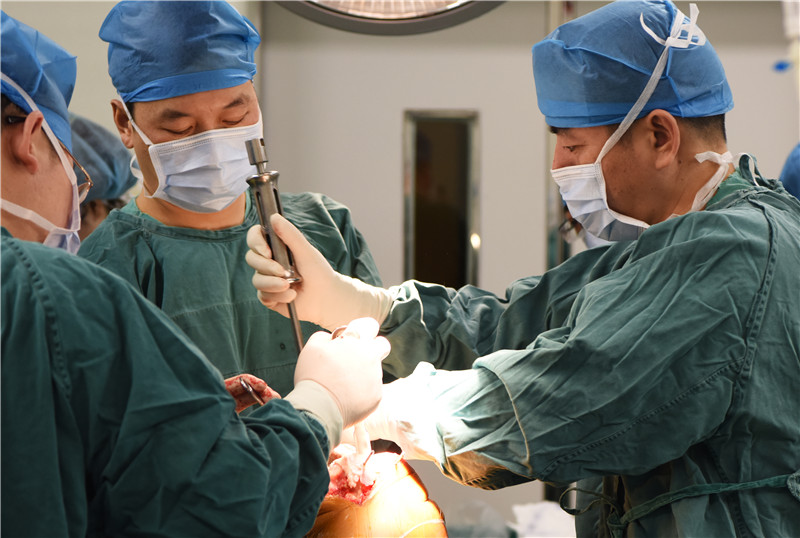 03 内固定术.jpg 03 内固定术.jpg