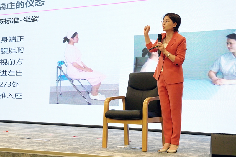 20250523 护理礼仪培训8.jpg 20250523 护理礼仪培训8.jpg