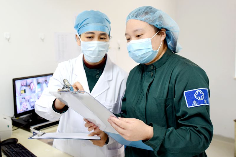 抗击疫情杰出护士 7 李灵娟_副本.jpg