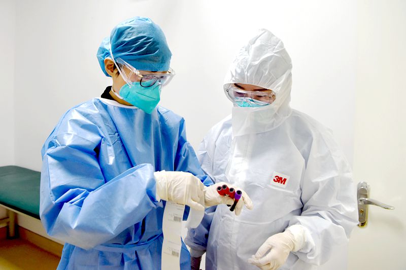 坚守前线杰出护士 6 汪雪芬_副本.jpg