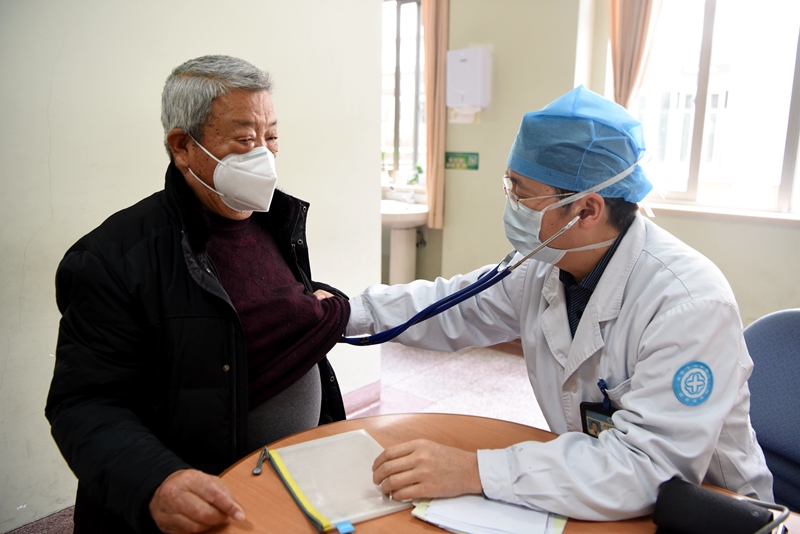 C:\Users\admin\Desktop\20200228门诊全面有序复诊 群众就医有保障  玉环市人民医院全力复工复产\内科3.JPG