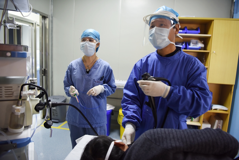 C:\Users\admin\Desktop\20200228门诊全面有序复诊 群众就医有保障  玉环市人民医院全力复工复产\内镜2.JPG