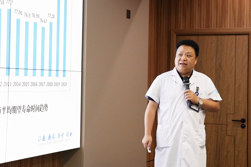 0708 省疾控调研4.jpg 0708 省疾控调研4.jpg