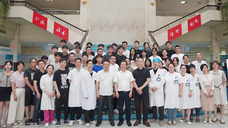 0614 临床实习生毕业15.jpg 0614 临床实习生毕业15.jpg