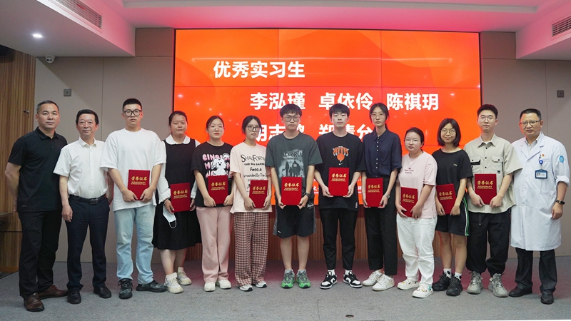 0614 临床实习生毕业14.jpg 0614 临床实习生毕业14.jpg