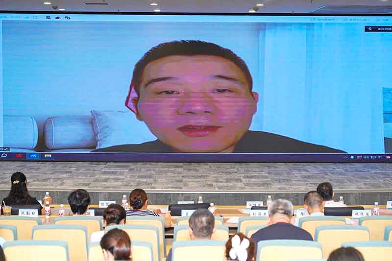 黄二丹 授课.jpg 黄二丹 授课.jpg