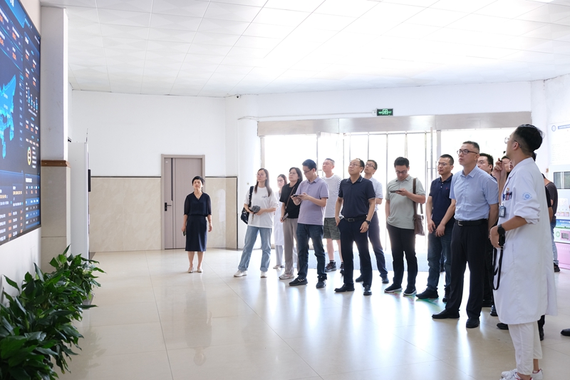 参观.jpg 参观.jpg