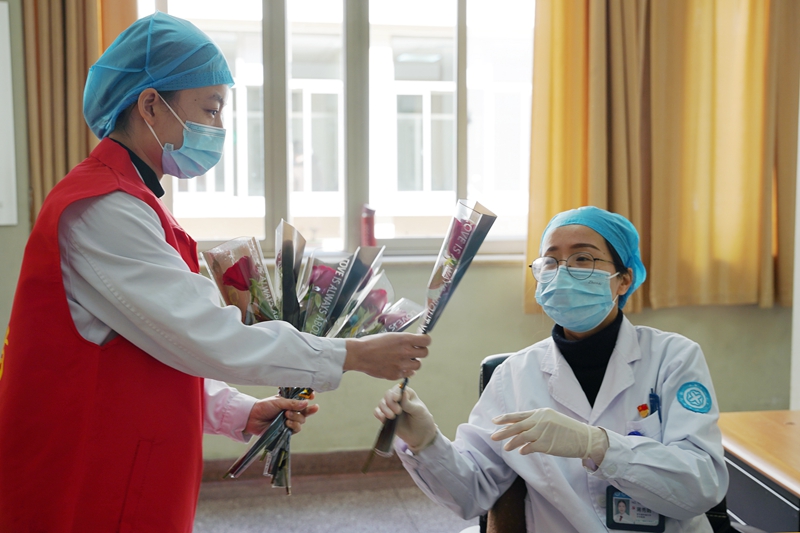 0308 门诊送花5.jpg