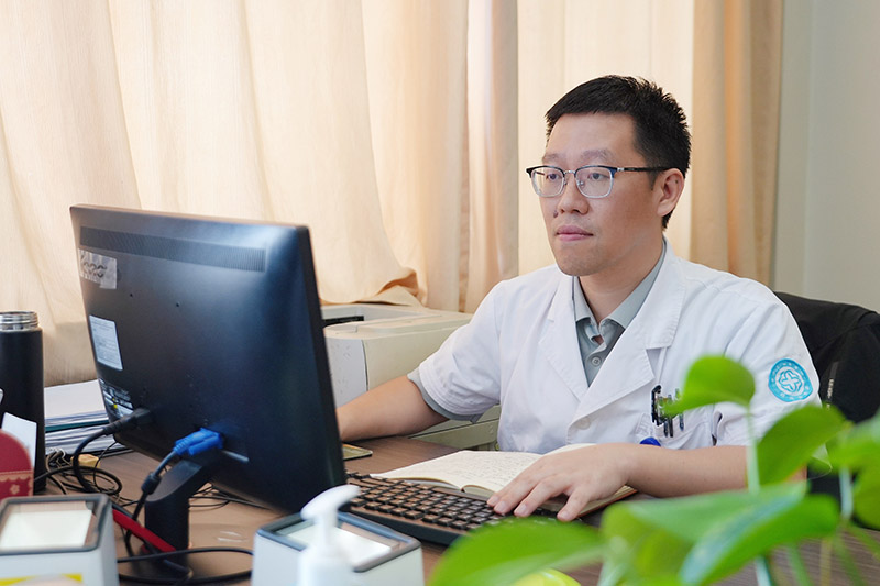 20250821 董服波1 1.jpg