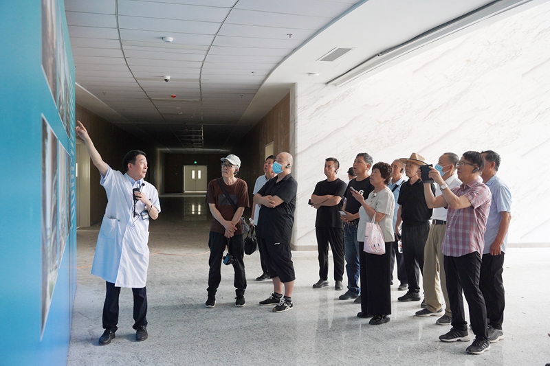 20240628 老干部参观新大楼09.jpg