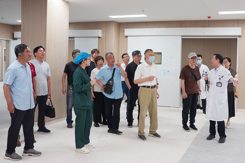 20240628 老干部参观新大楼08.jpg